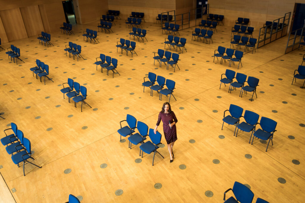 Fotografie Reportage - Unternehmensfotografie - Aus.Zeit2020 - Claudia Masur - Leipzig Halle Sachsen - Händel Halle in Halle!!! - Freddy Holzapfel Moderatorin