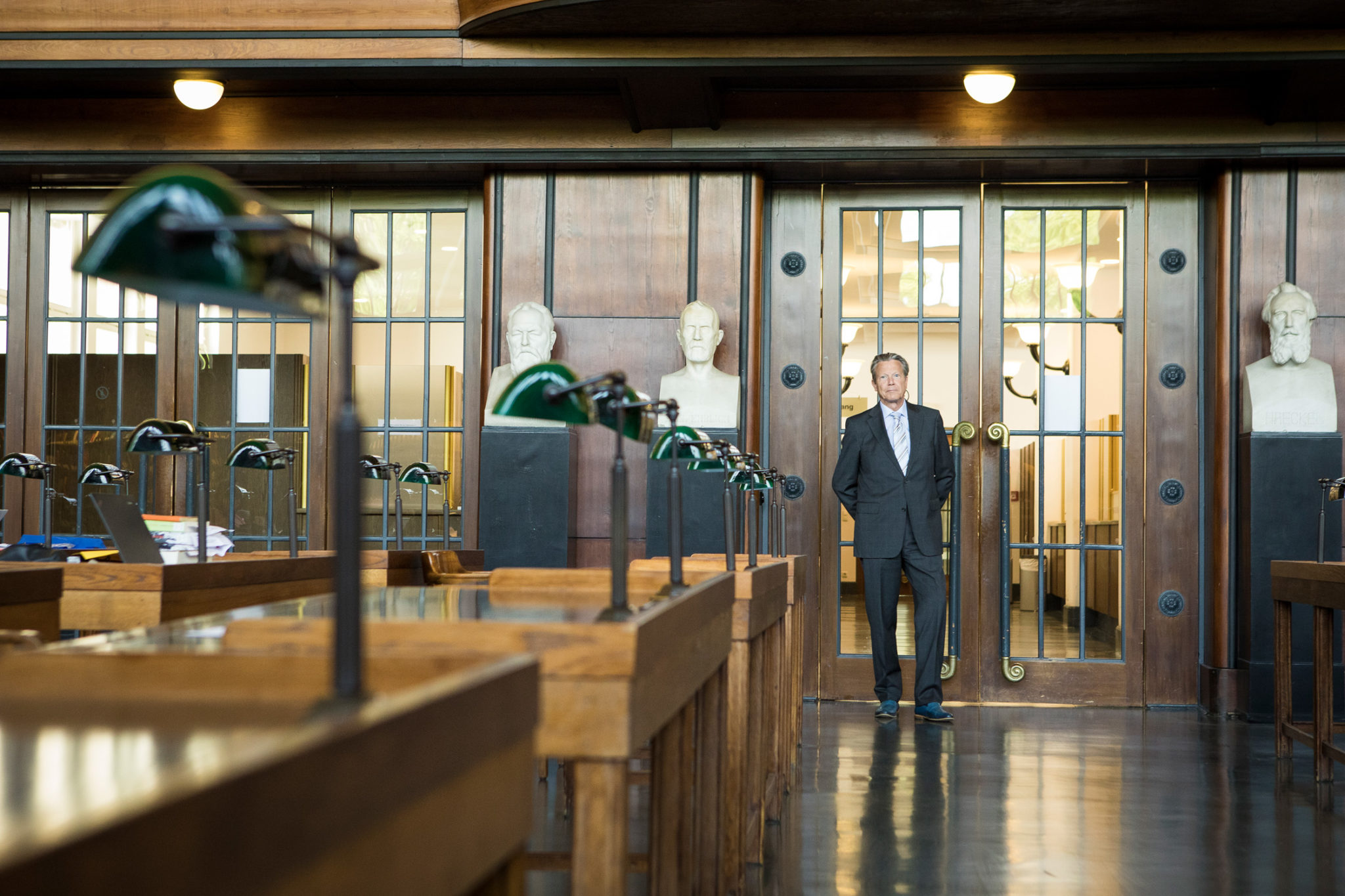 Fotografie Reportage - Unternehmensfotografie - Aus.Zeit2020 - Claudia Masur- Direktor Michael Fernau Deutsche Nationalbibliothek